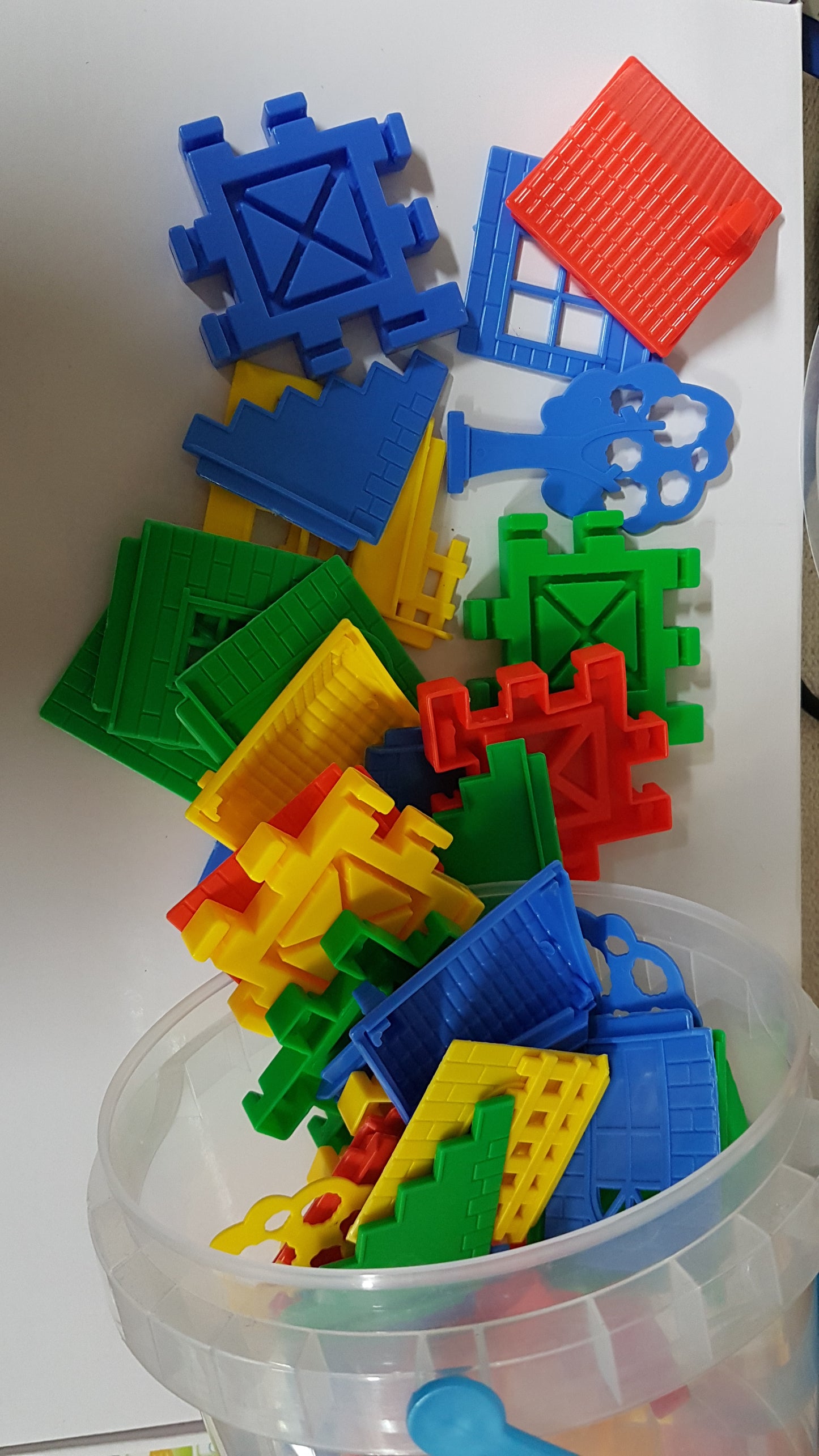 Manipulative -Creative play - Plastic - Medium Tub