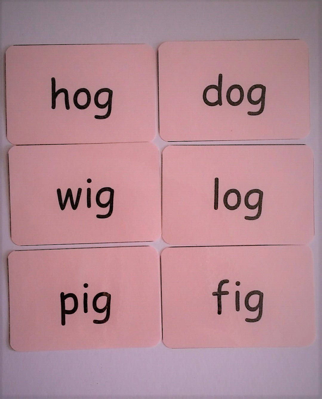 Montessori Pink Scheme - Phonics - word family - 'ig/og' objects