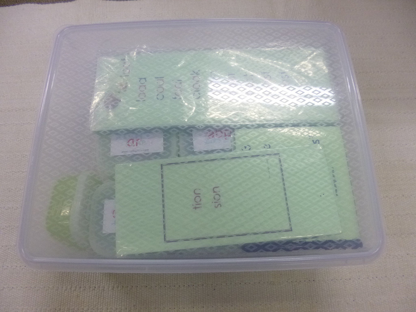 Montessori GREEN Scheme - Phonics - Complete set of Reading Kit-3 - RightToLearn.com.sg
- 6