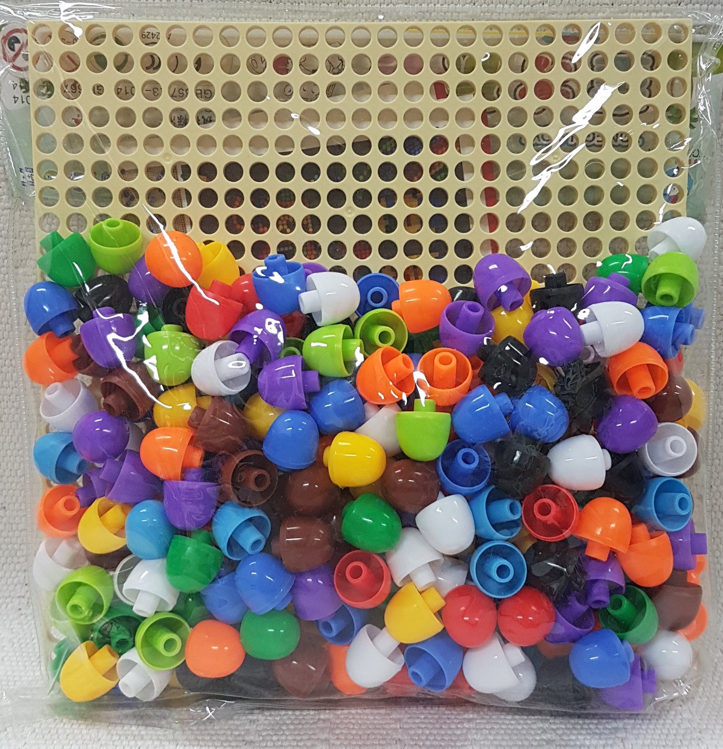 Plastic Peg Board with Pegs