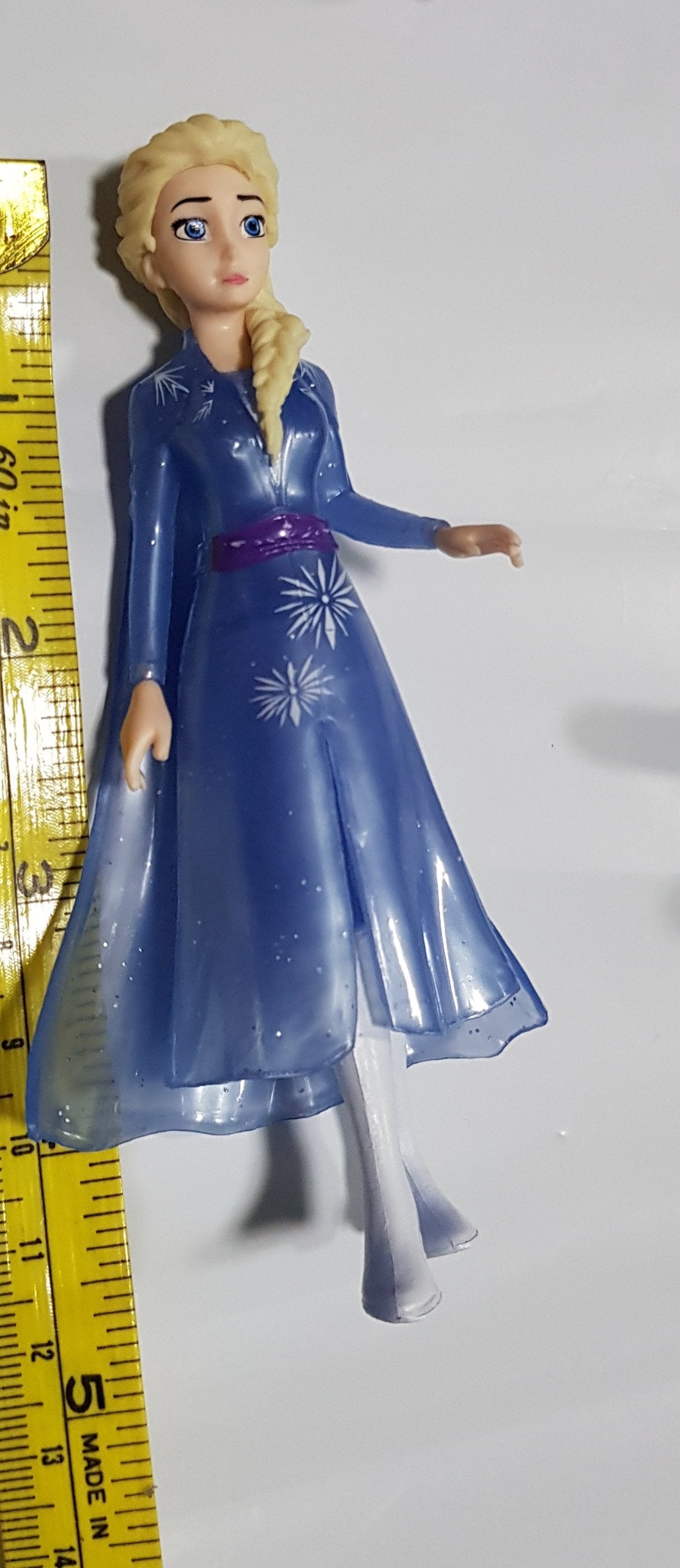 FROZEN 2 Characters / Cake Toppers - 5  Figurines / Figures with Transparent Snowflakes Stands