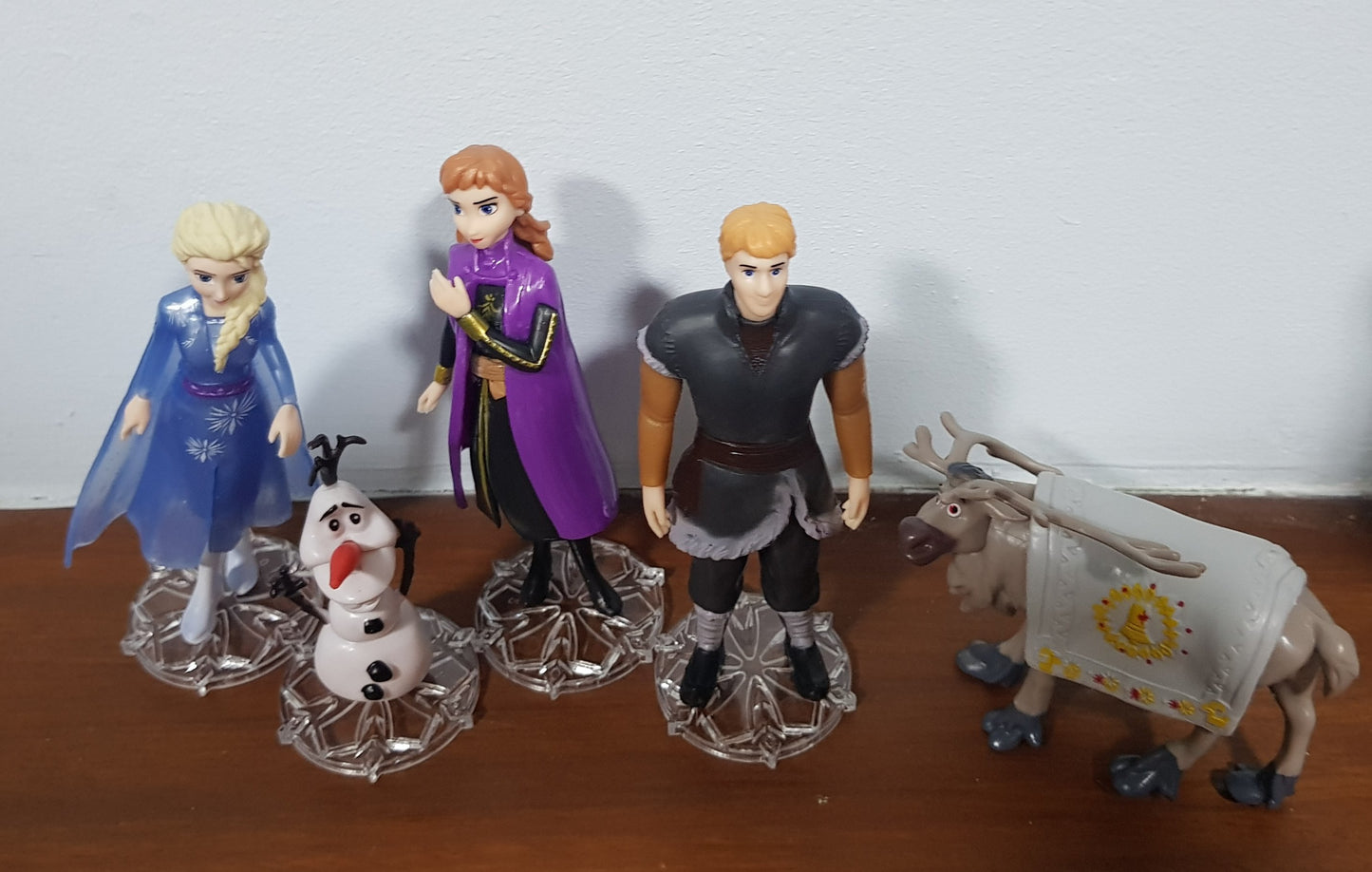 FROZEN 2 Characters / Cake Toppers - 5  Figurines / Figures with Transparent Snowflakes Stands