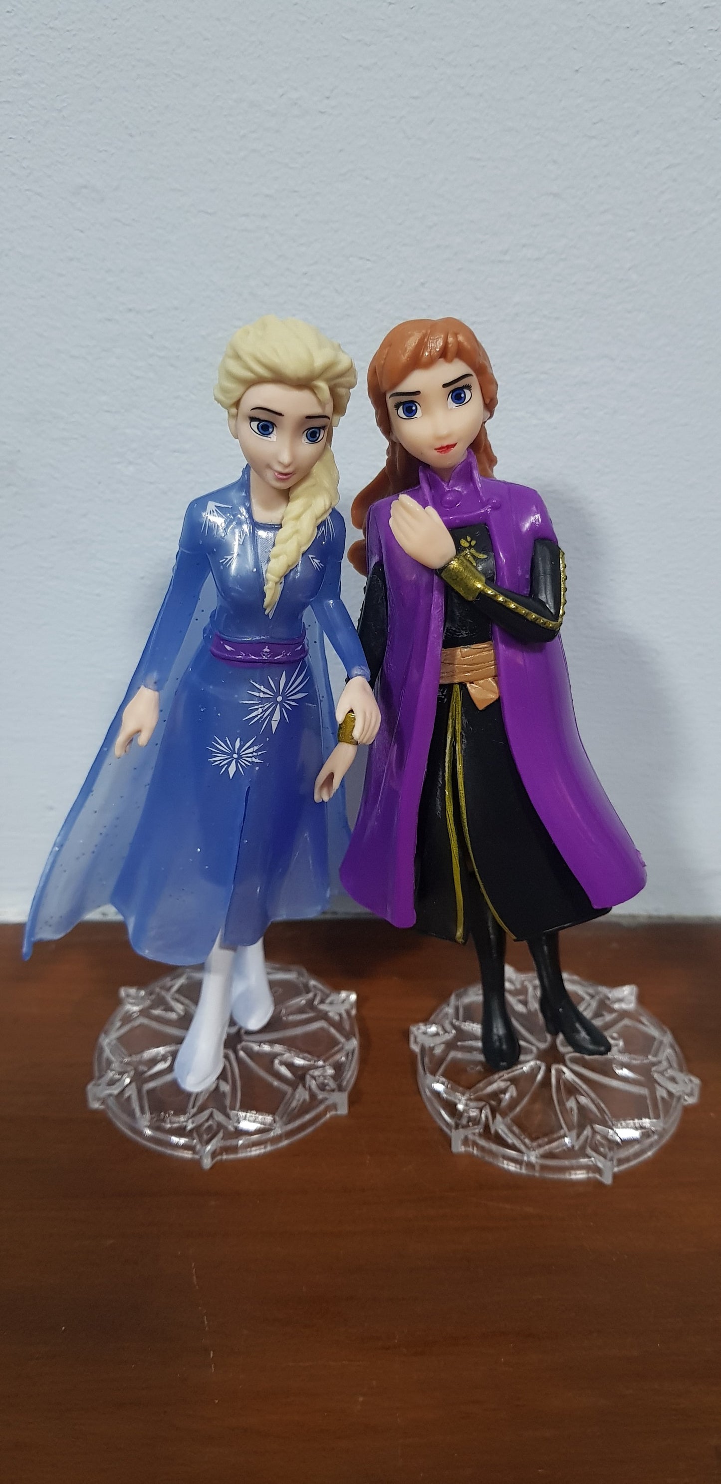 FROZEN 2 Characters / Cake Toppers - 5  Figurines / Figures with Transparent Snowflakes Stands