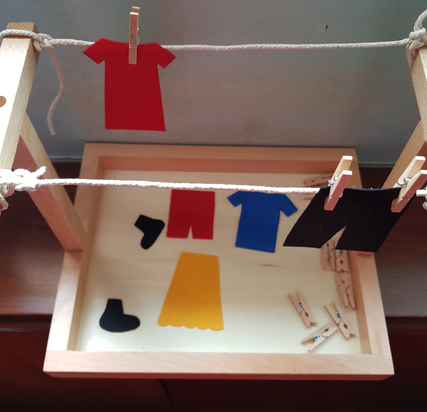 Montessori Practical Life Table Activity - Mini Wooden Clothes Line Hanger with tiny pegs