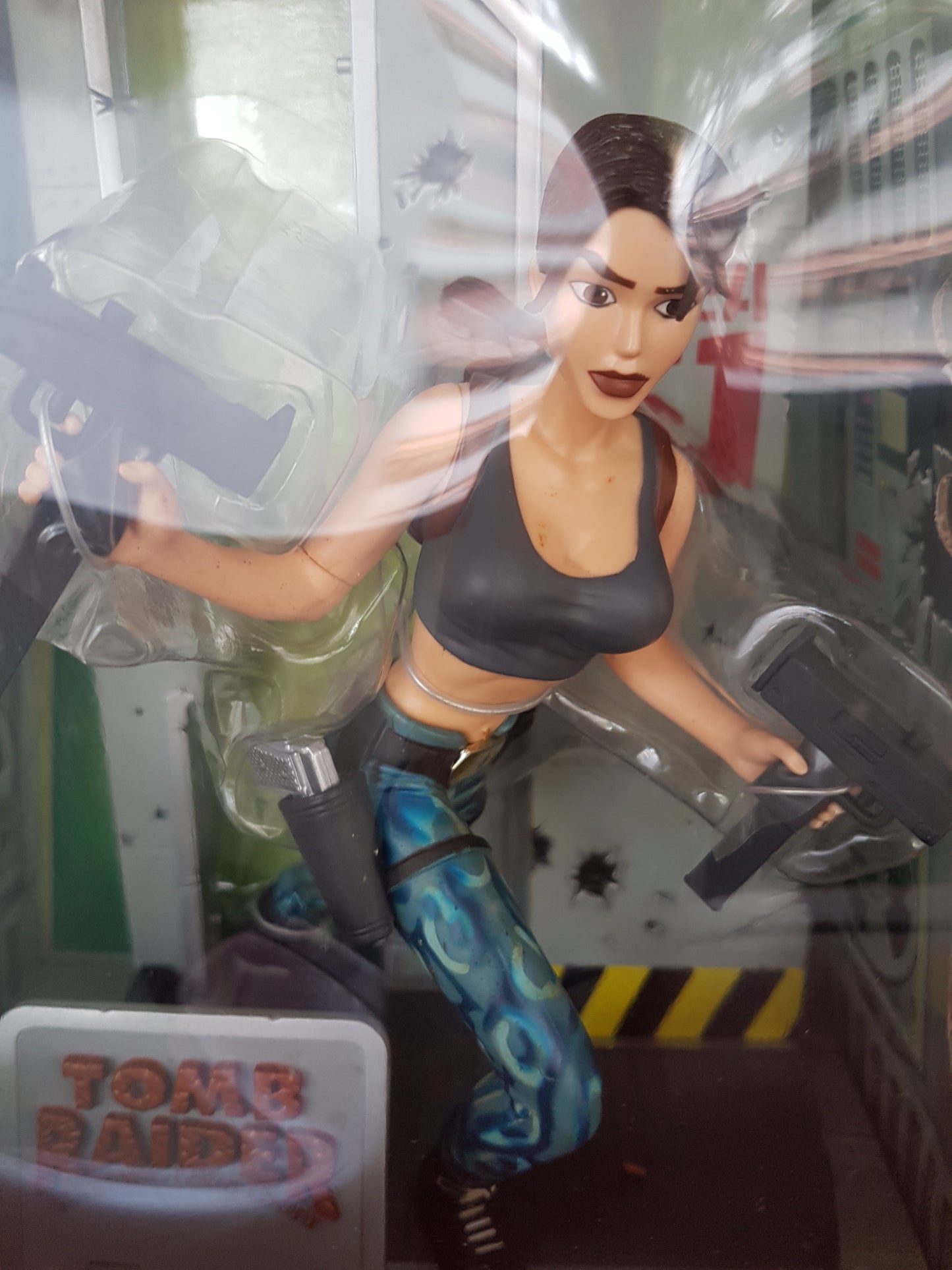 Playmates Tomb Raider Lara Croft Area 51 Figure Diorama 1999 Retired