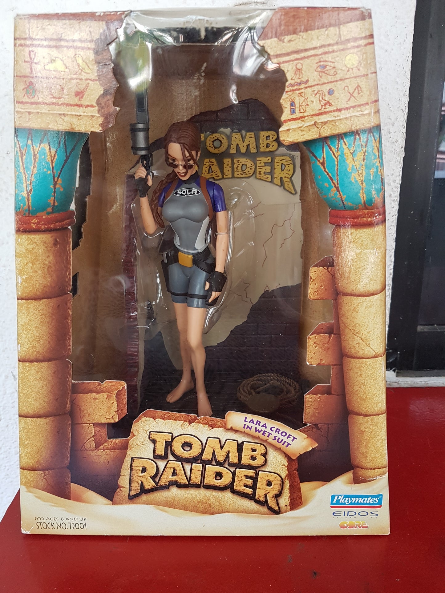 Playmates Tomb Raider Lara Croft in Wet Suit Outfit Figure Diorama 1999 Retired