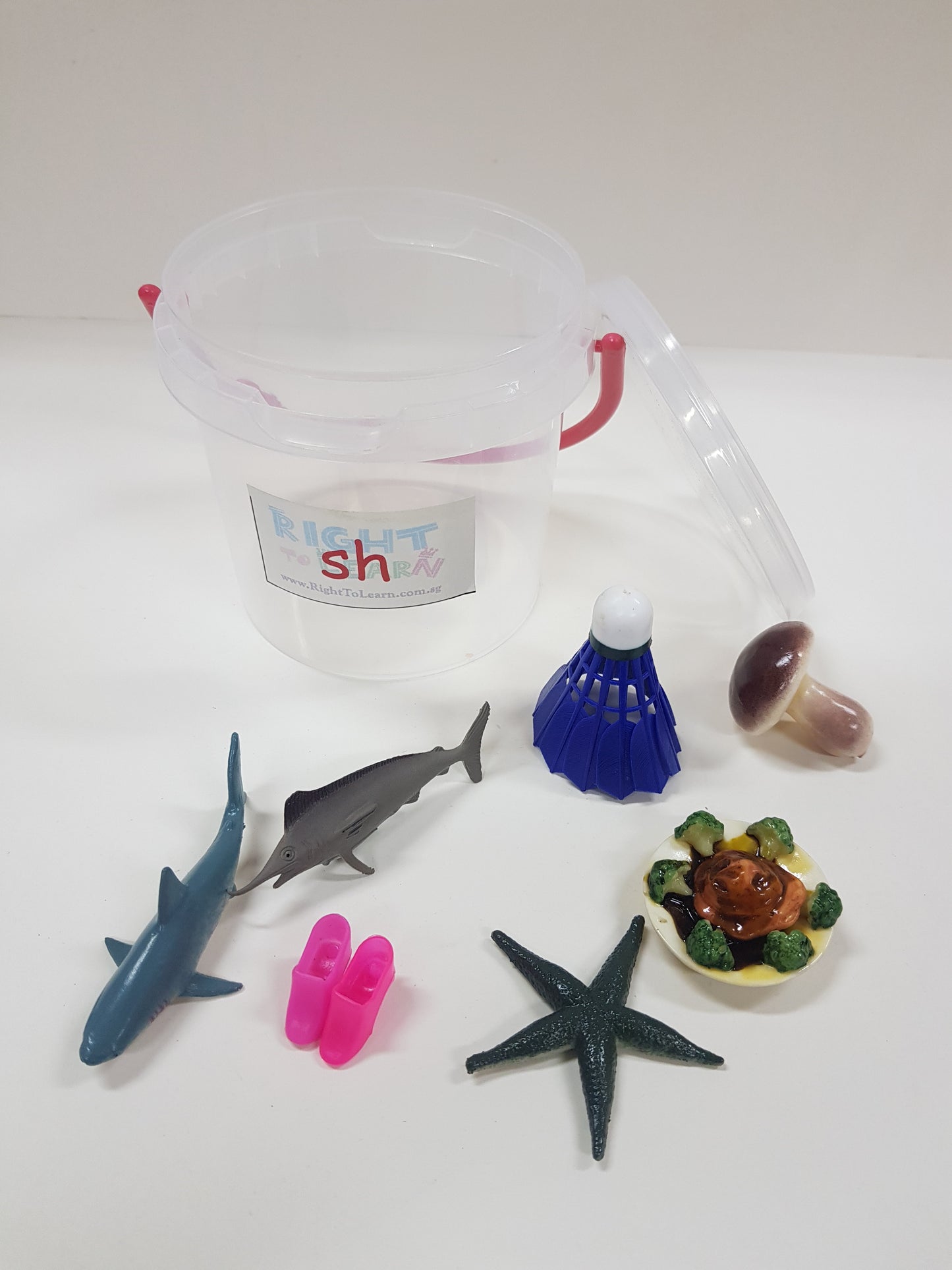 Montessori - Phonics - Objects with  the 'sh' sound