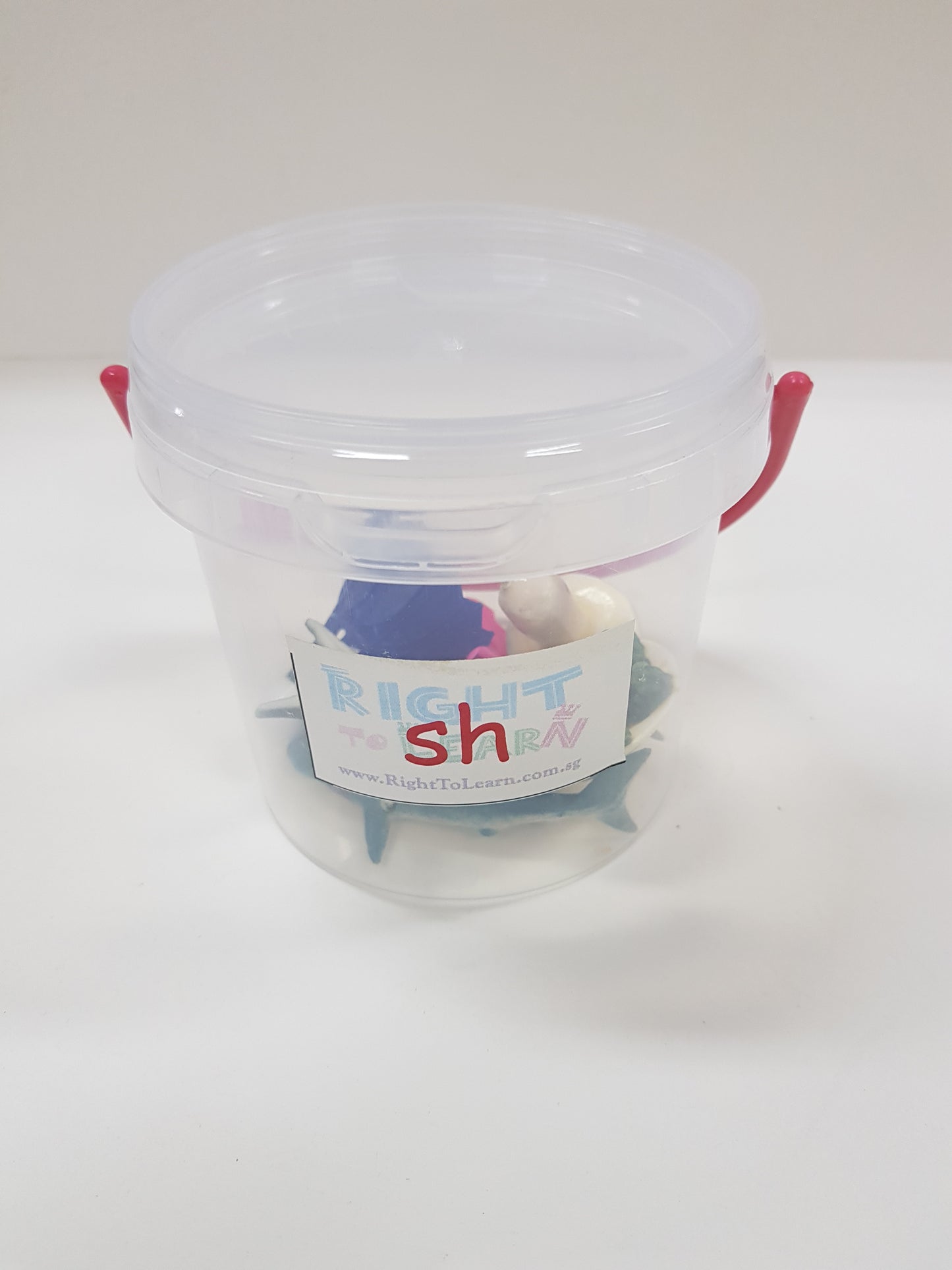 Montessori - Phonics - Objects with  the 'sh' sound