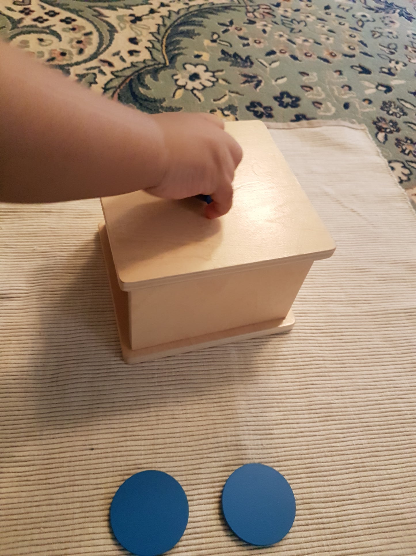 Montessori Imbucare -  Infant Coin Box